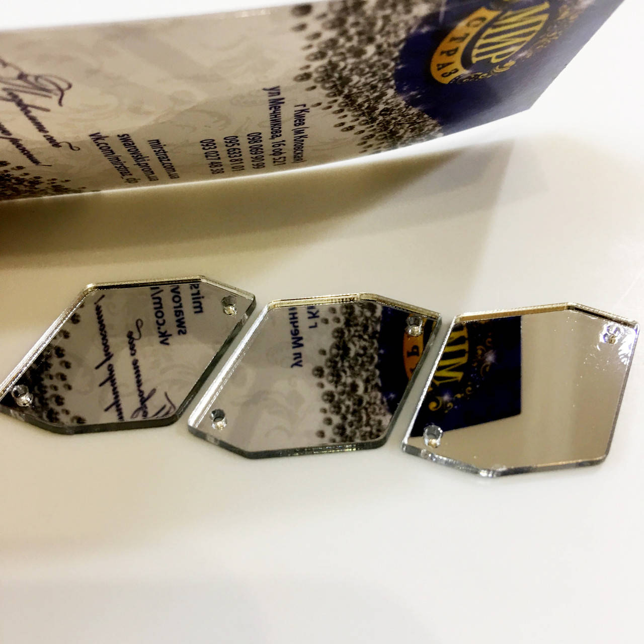 

Зеркальные стразы Размер 24х34мм