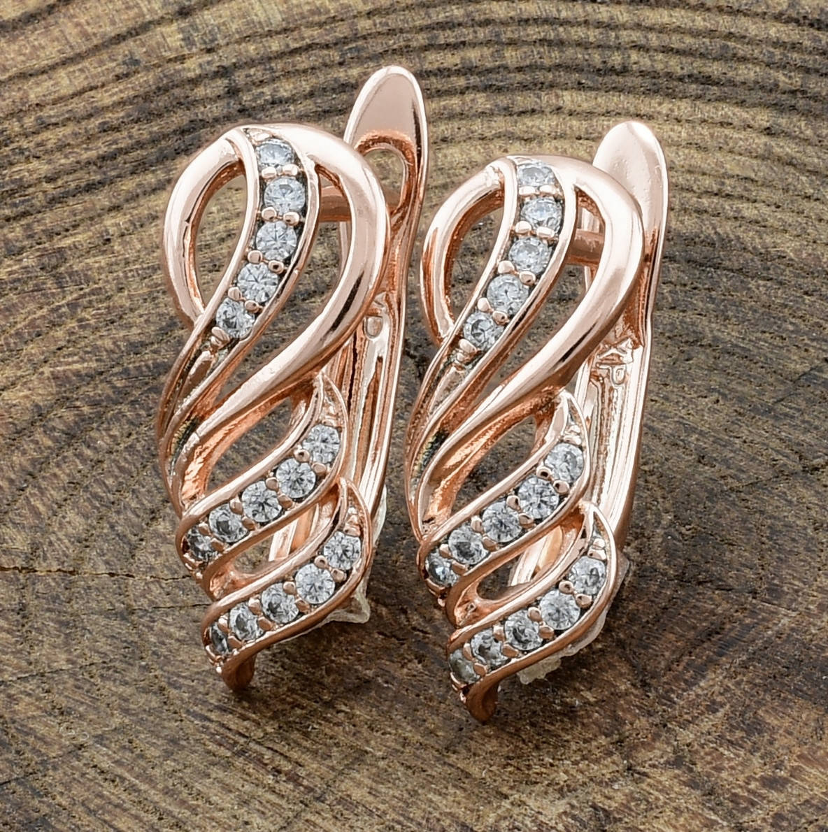 

Серьги Xuping 30468расп непарные размер 16х6 мм вес 1.8 г белые фианиты позолота РО