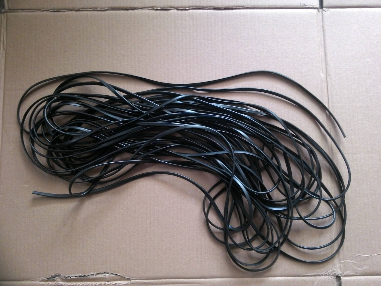 

Уплотнительный профиль П-образный резинка для тюнинг деталей, обвесов