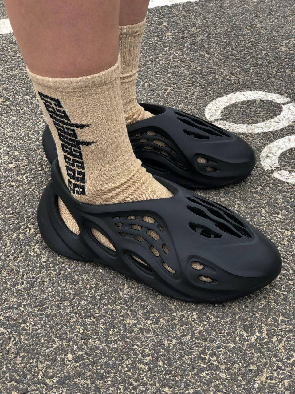 

Шлепки Adidas Yeezy Foam Runner Black 43, Розовый