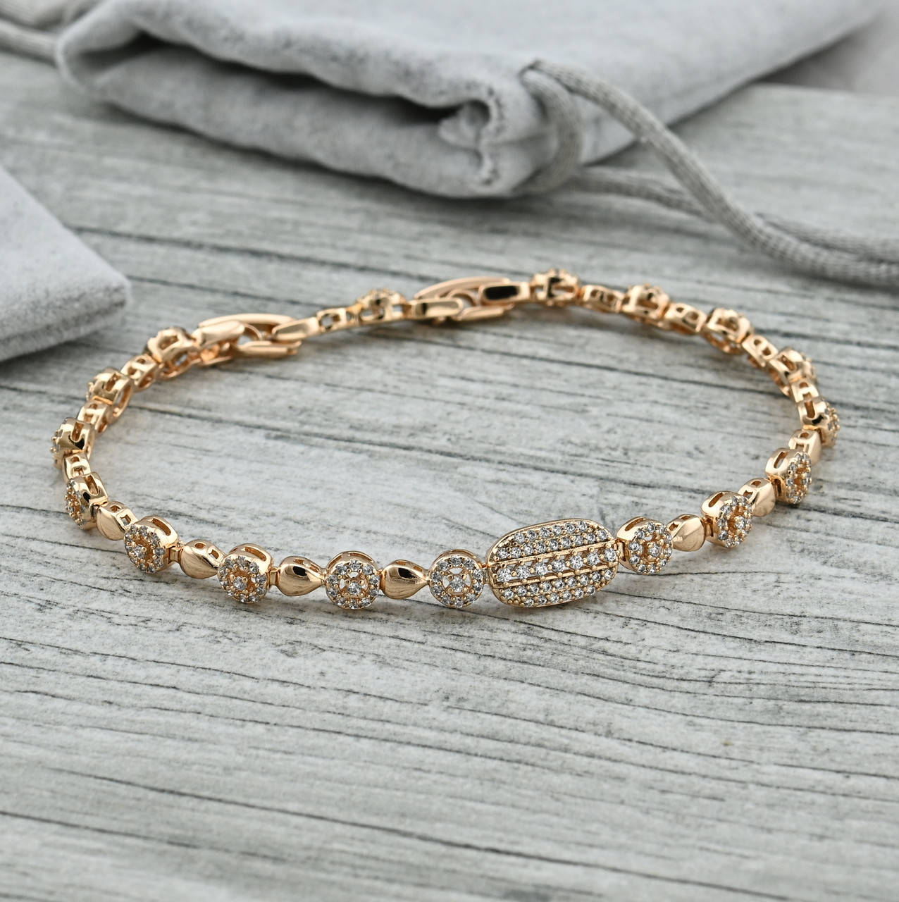 

Браслет Неземная красота 37049 ширина 5 мм белые фианиты позолота 18К длина 17+2