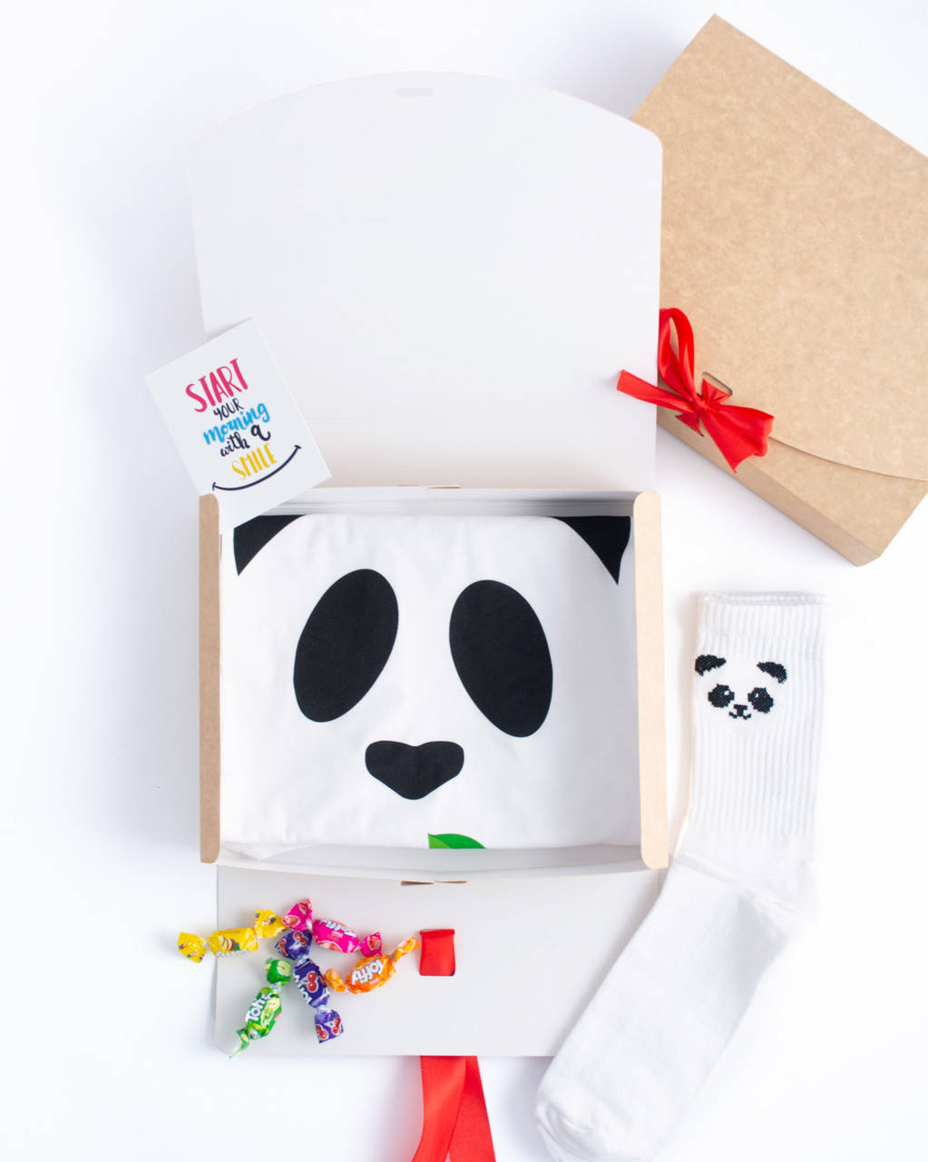 

Подарочный набор женский. Футболка с принтом "Панда", носки с принтом "Панда", Белый