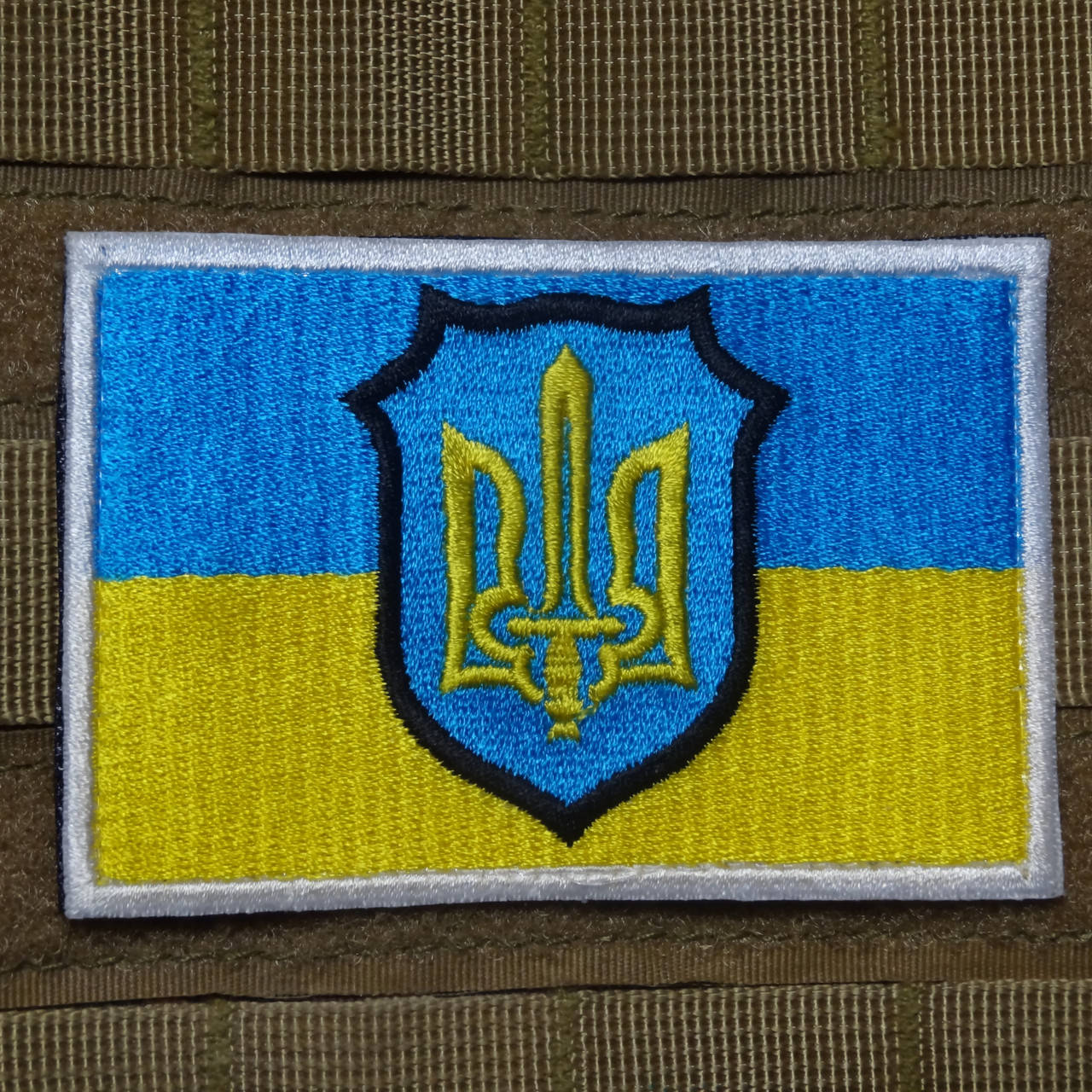 

Шеврон нашивка 9*6 см. флаг и герб Украины на липучке. Патч на одежду.