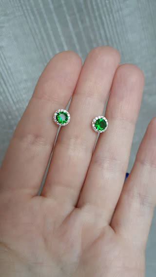 

Серебряные пусеты (гвоздики) Жара с зеленым камнем