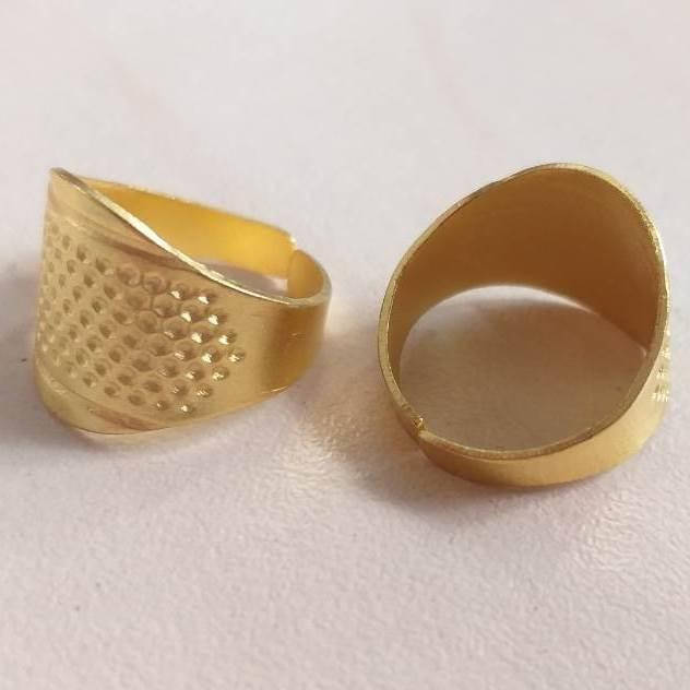 

Наперсток на палец для шитья "Колечко", латунь (657-Л-0118)