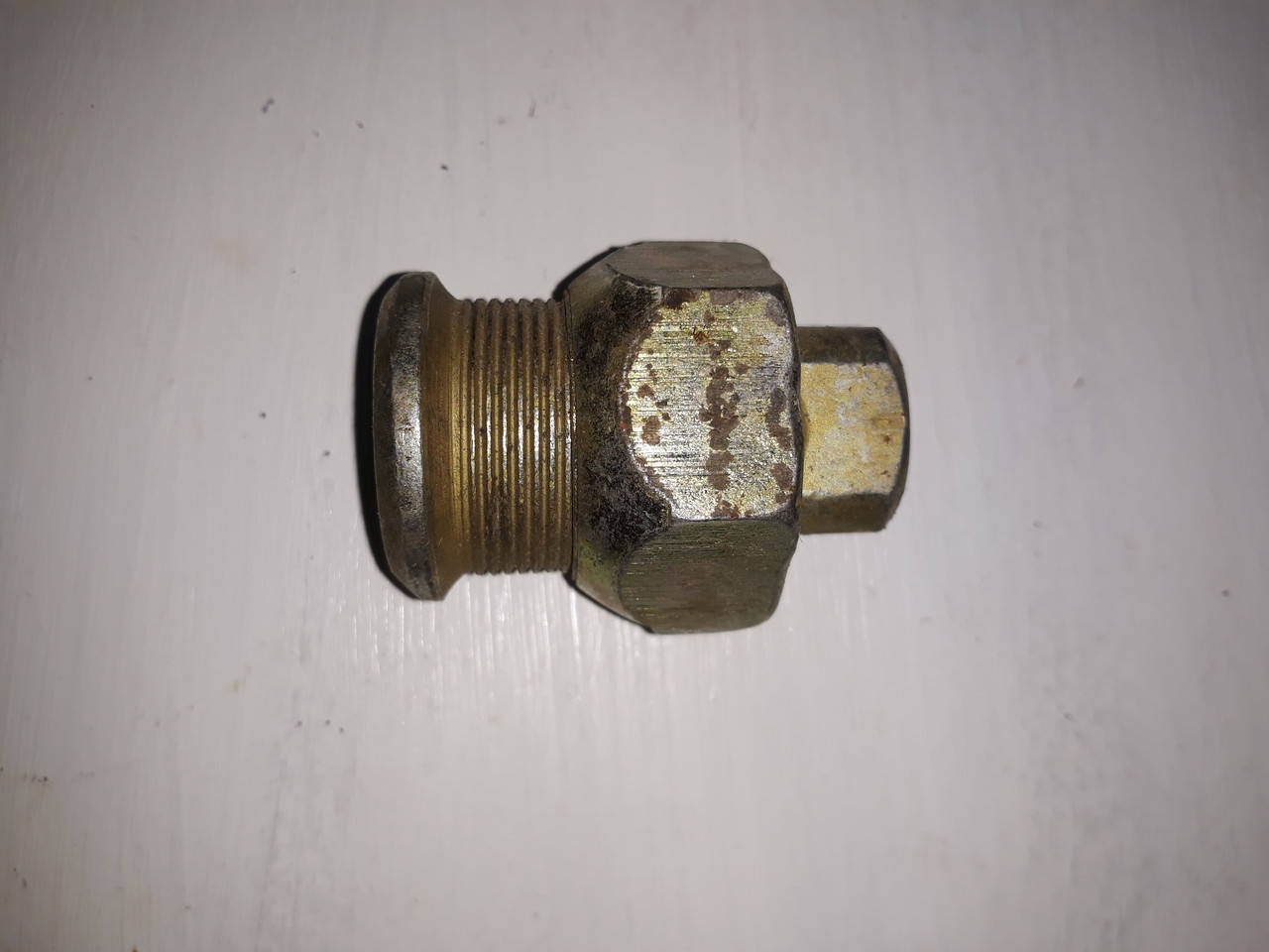 

Футорка с гайкой правая (комплект) ГАЗ-53. 51-3103009-В1