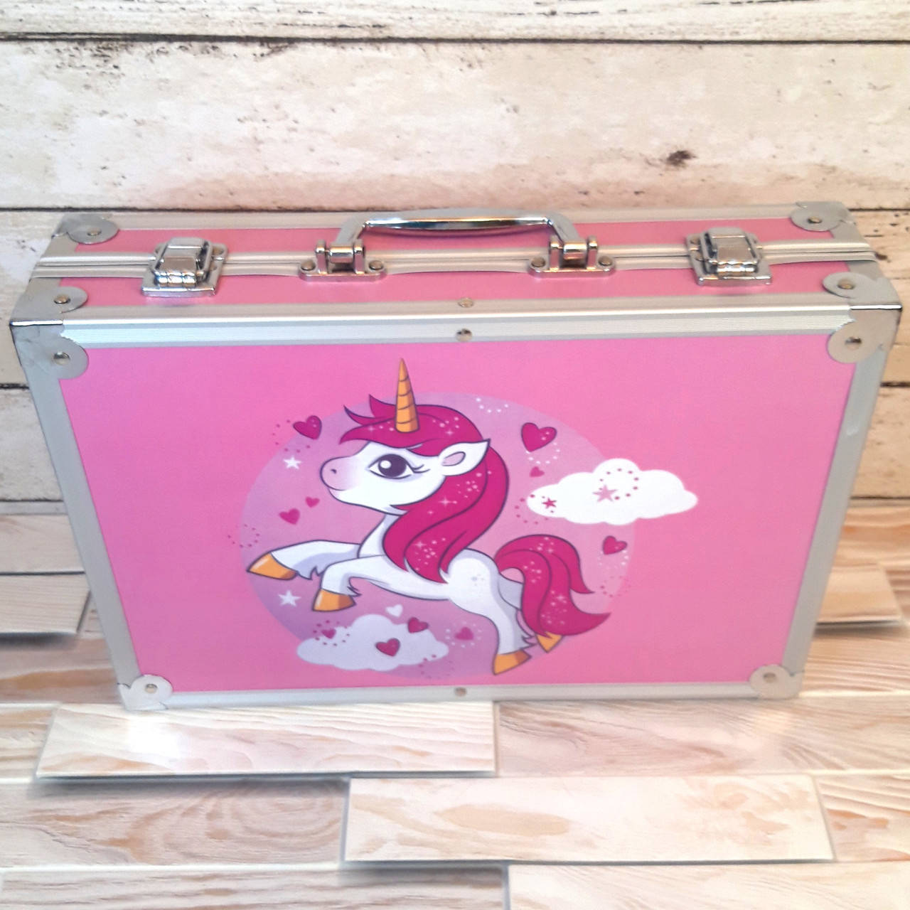 

Художественный набор для рисования 145 предметов в алюминиевом чемоданчике творчества Единорог розовый ФОТО