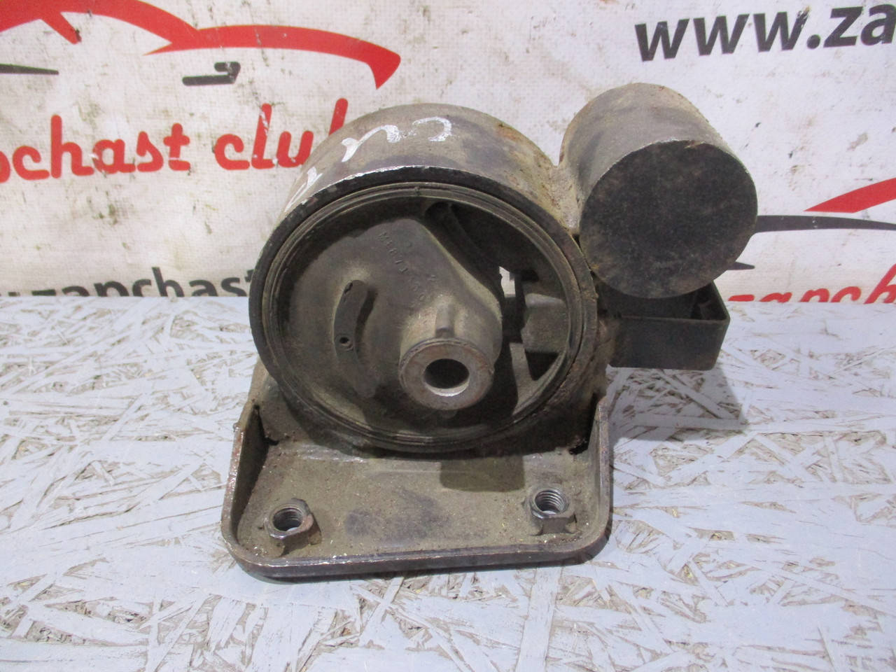 

Подушка / опора двигателя правая MB871332 9918676 Sigma Mitsubishi