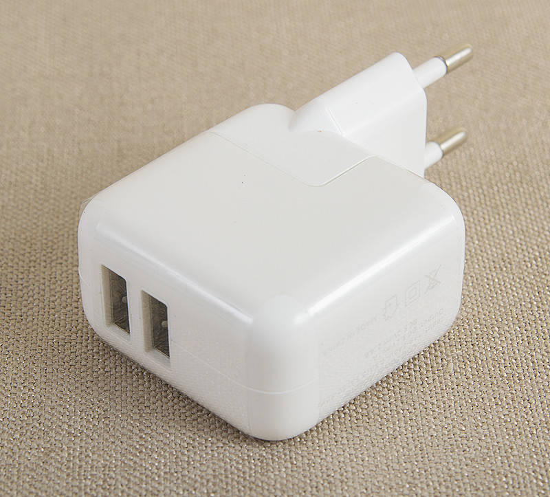 

Сетевое зарядное iPad 1/2/3/4 iPod iPhone 12w 2 USB, Белый