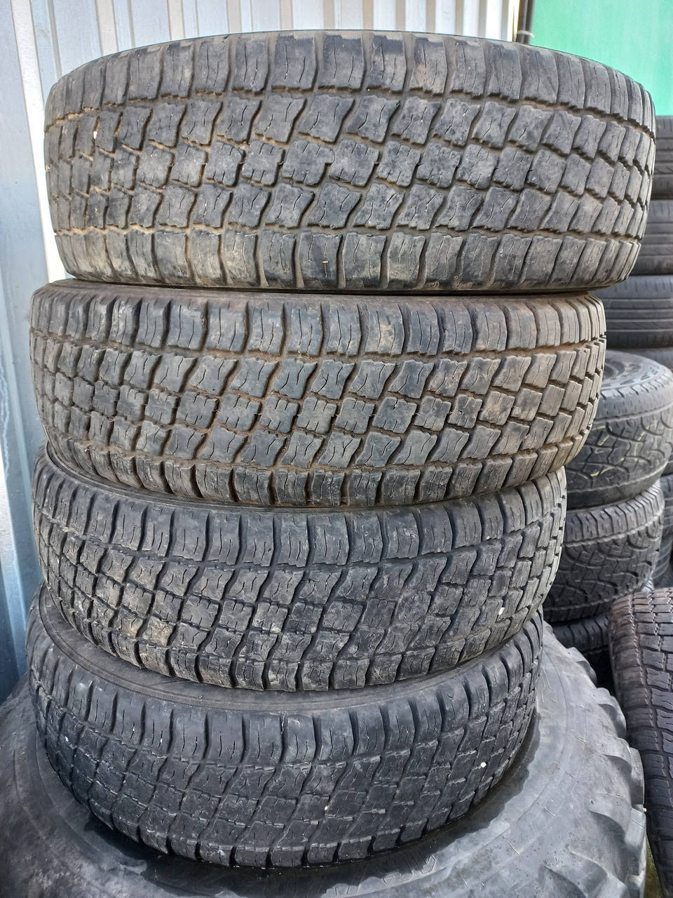 

Шины легковые 225-75-R16 кама б/у
