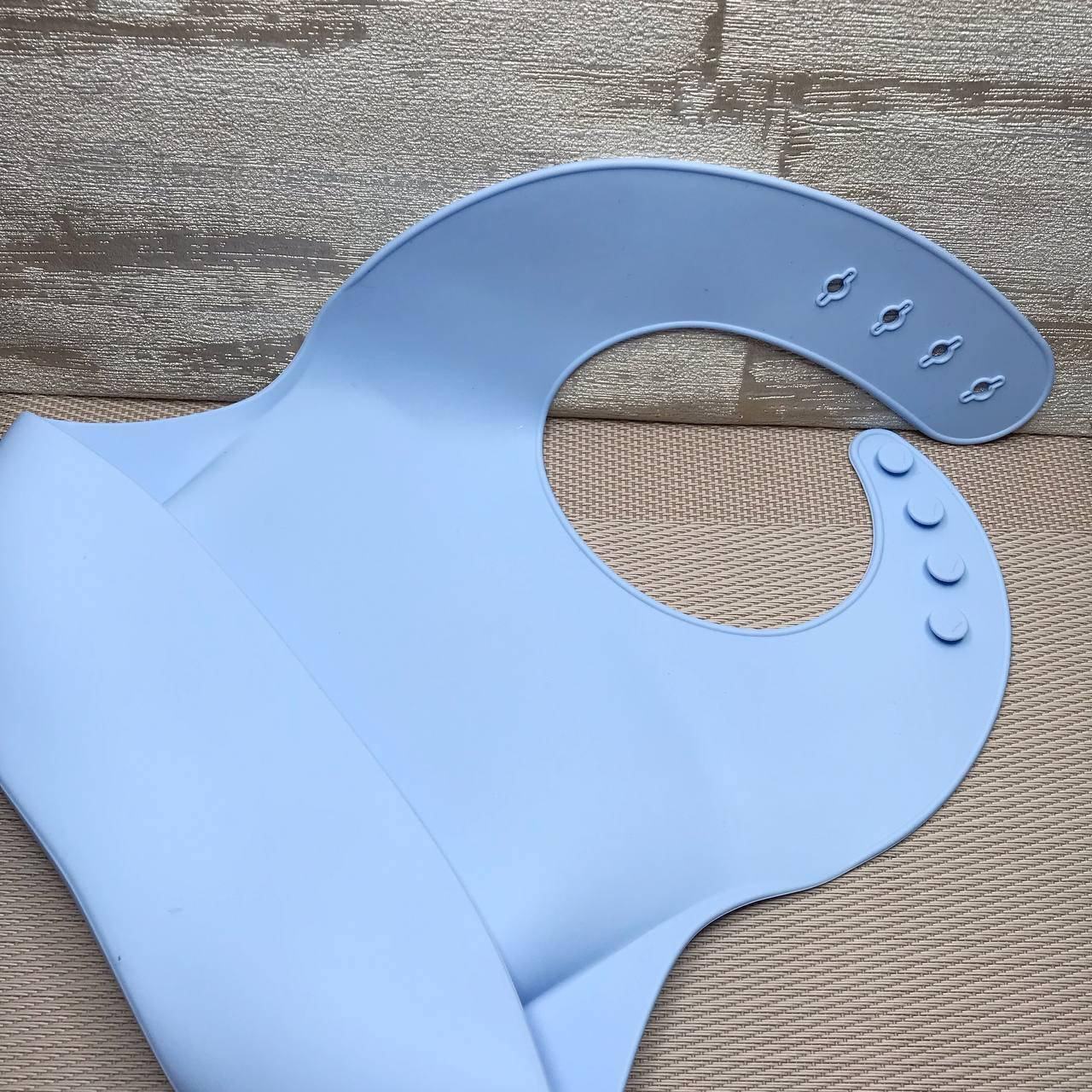 

Нагрудник силикононовый однотонный Голубой беби блю