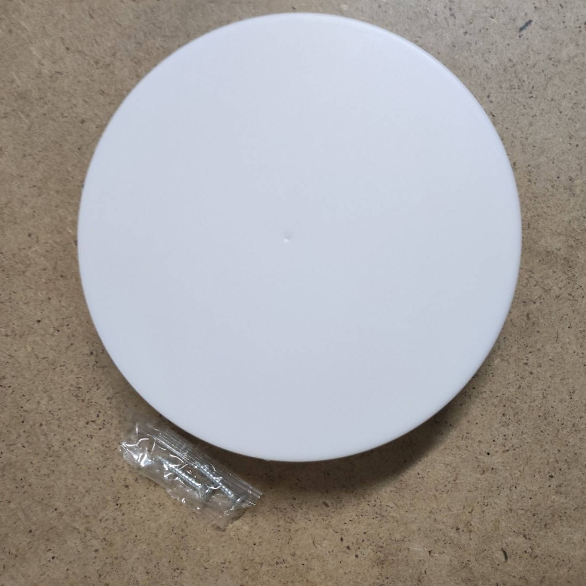 

Светильник светодиодный накладной BIOM BY R-18Вт