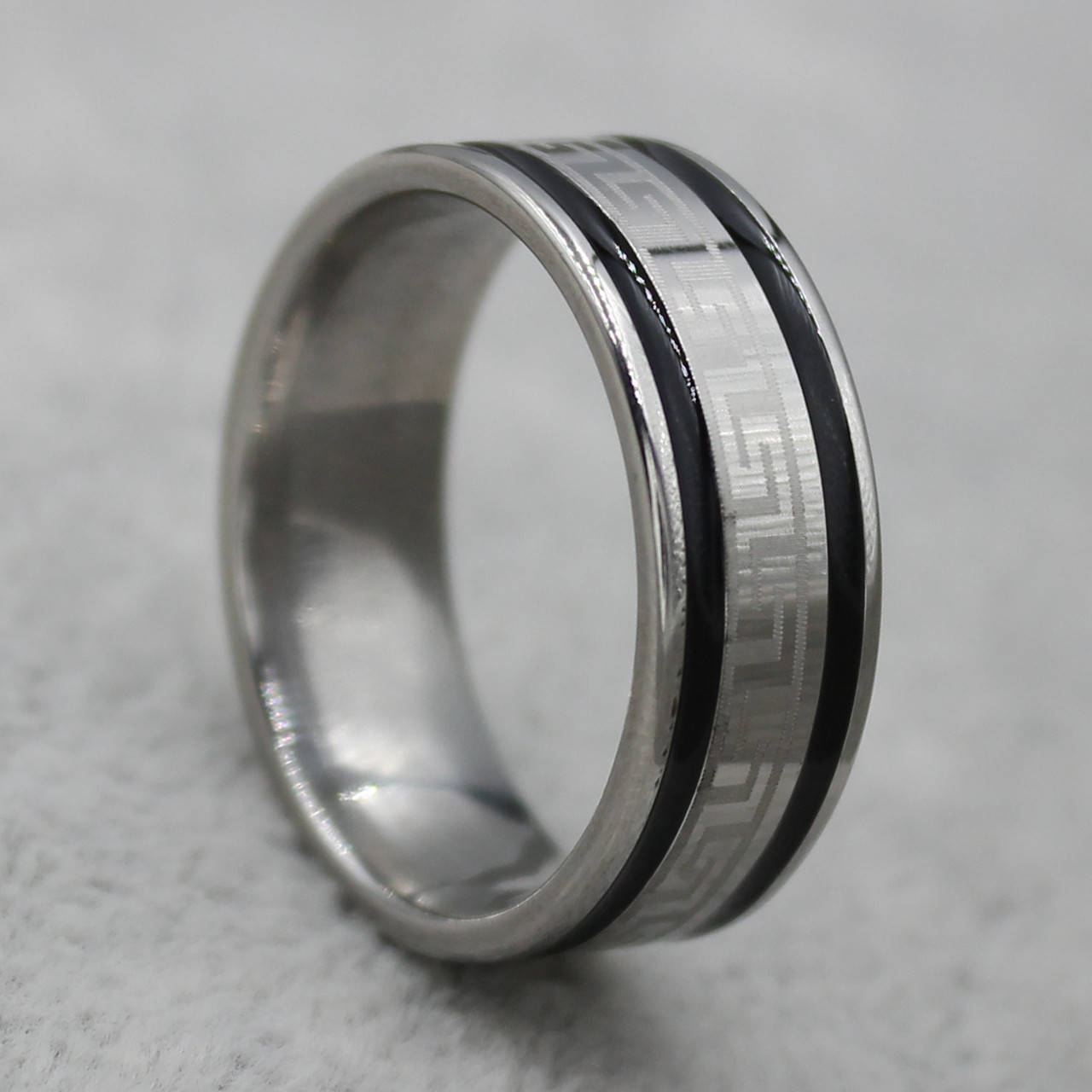 

Кольцо серебристое из ювелирной медицинской стали от Stainless Steel марка 316 L ширина 7 мм версаче