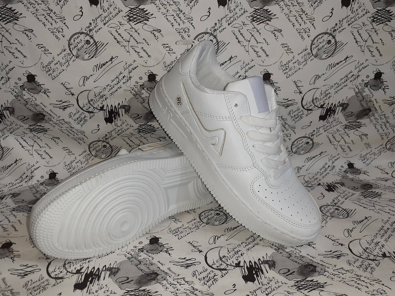 

В стиле NIKE AIR белые женские прошитые кроссовки кеды