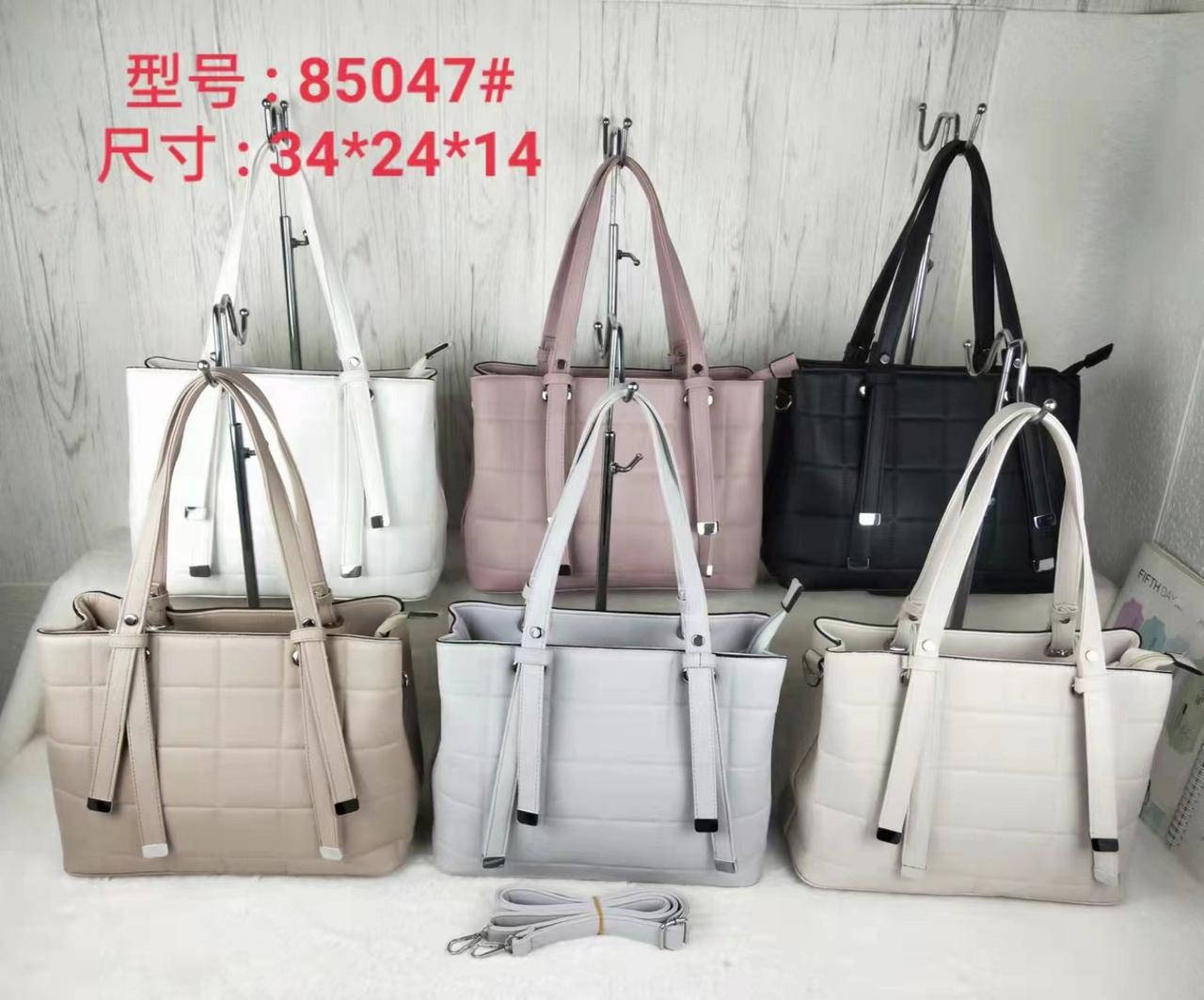 

Сумочка женская стильная прямоугольная на молнии с длинным ремешком 34*24 см в разных цветах Kuznec, Разные цвета