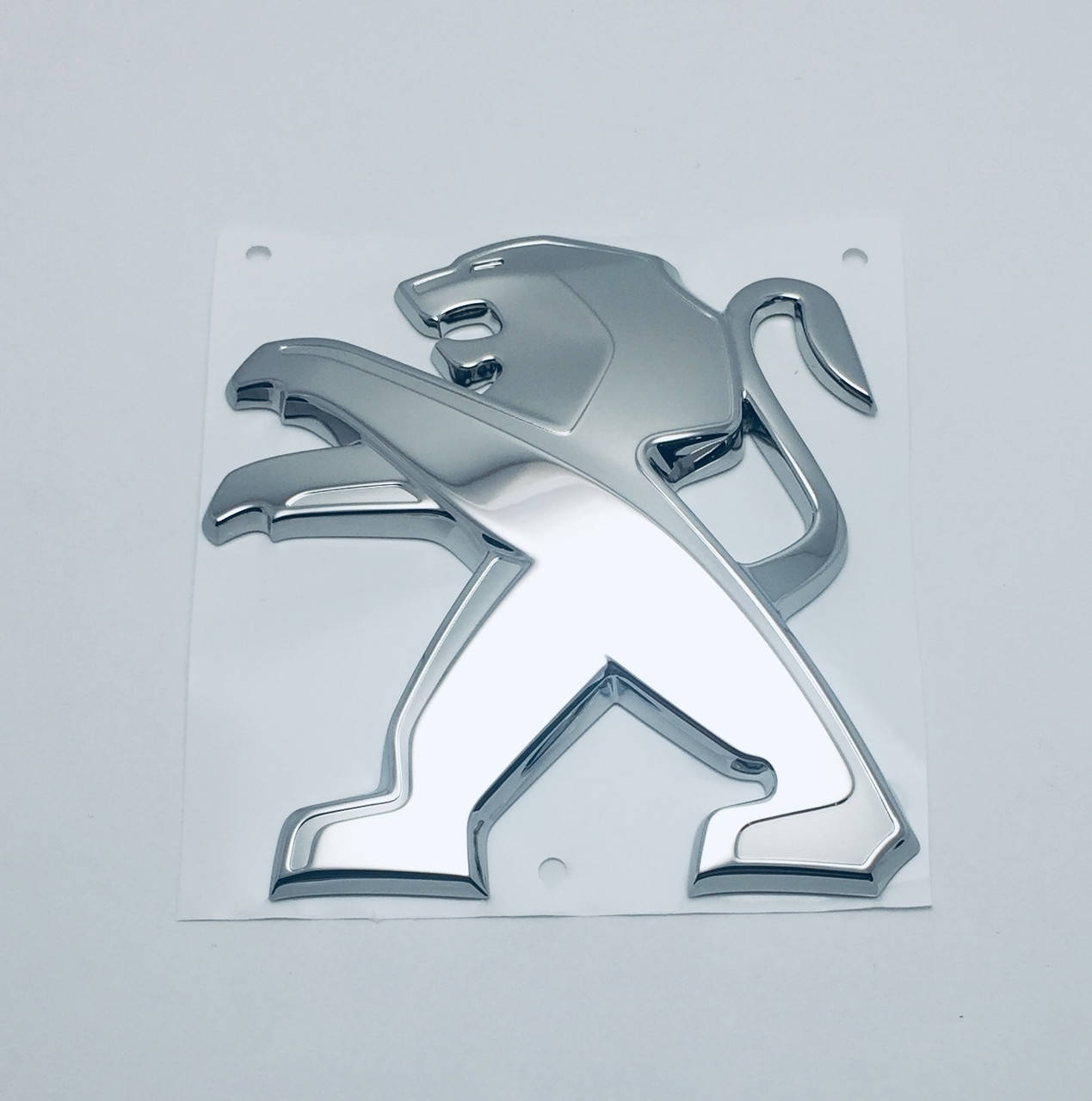 

Эмблема решетки радиатора и кузова Peugeot 8см х 7,5см новый тип