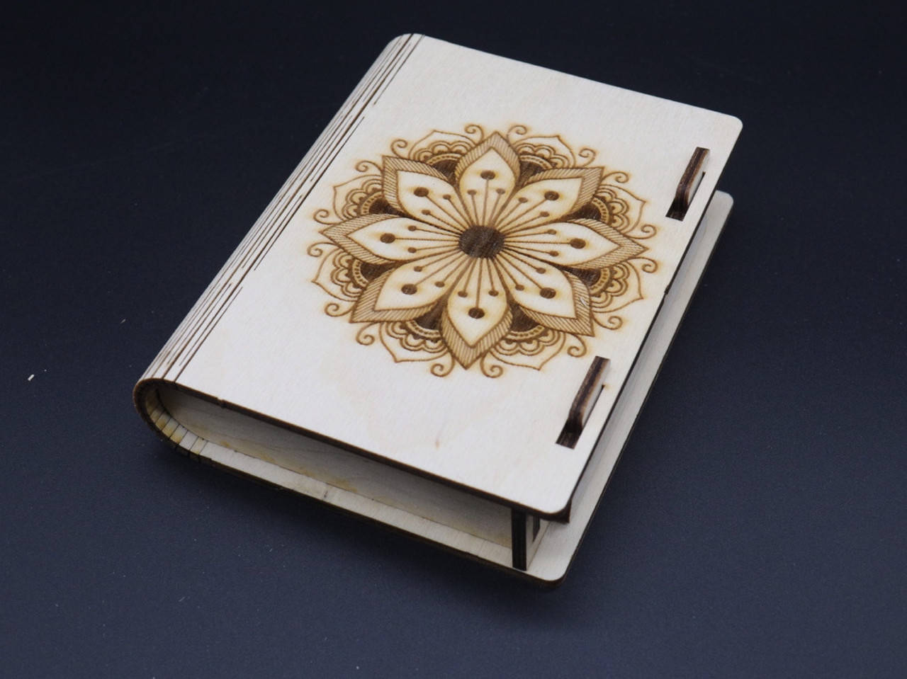 

Шкатулка-заготовка из фанеры. Узор. 11.5х14см