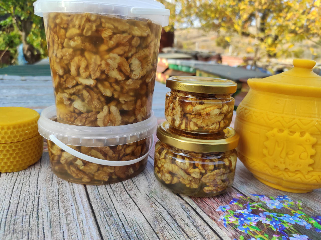 

Грецкие орехи с медом акации 1 л (1200 грамм)