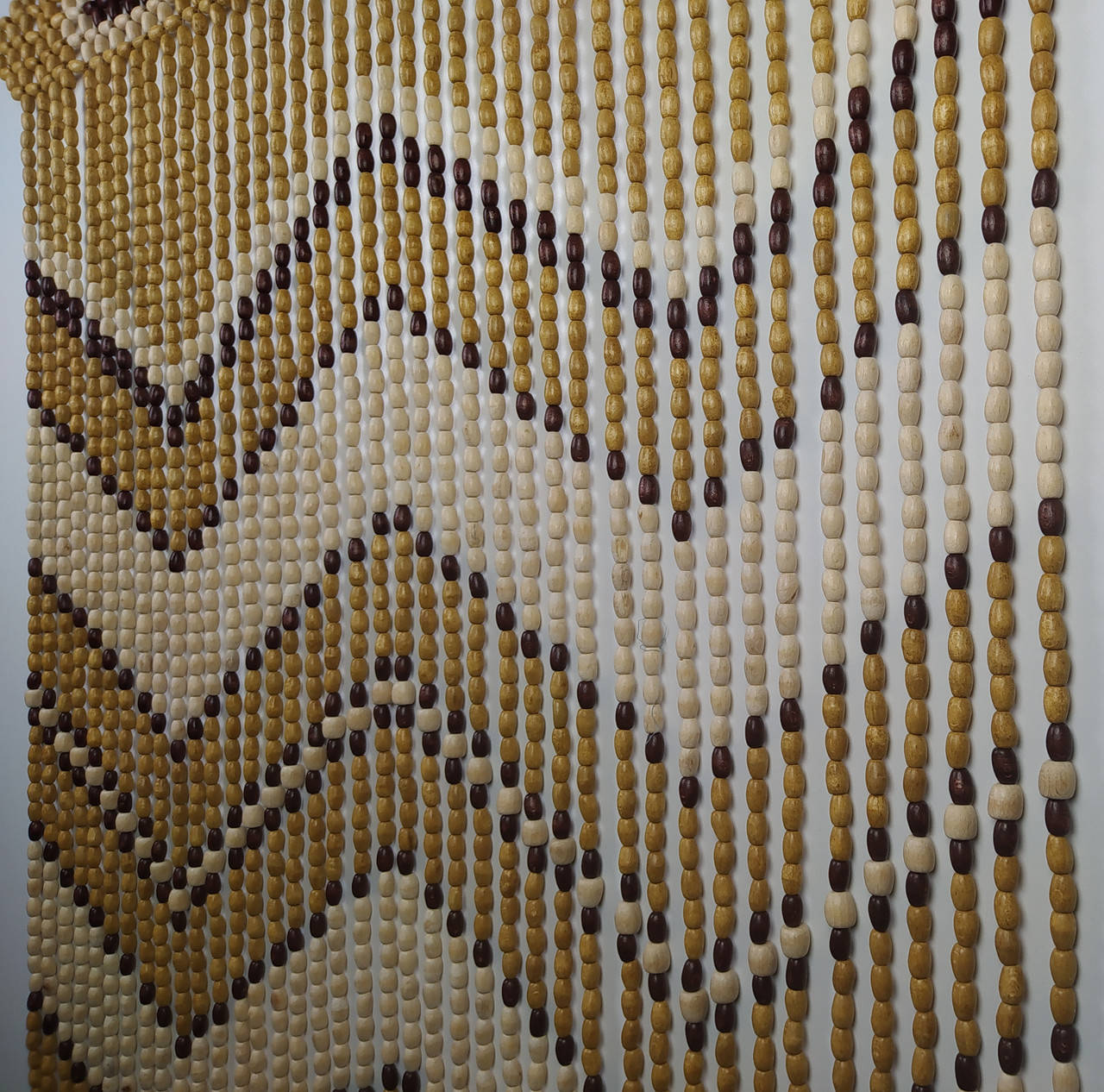 

Шторы из деревянных бусин на 40 подвесок ширина 1 м, высота 2 м.