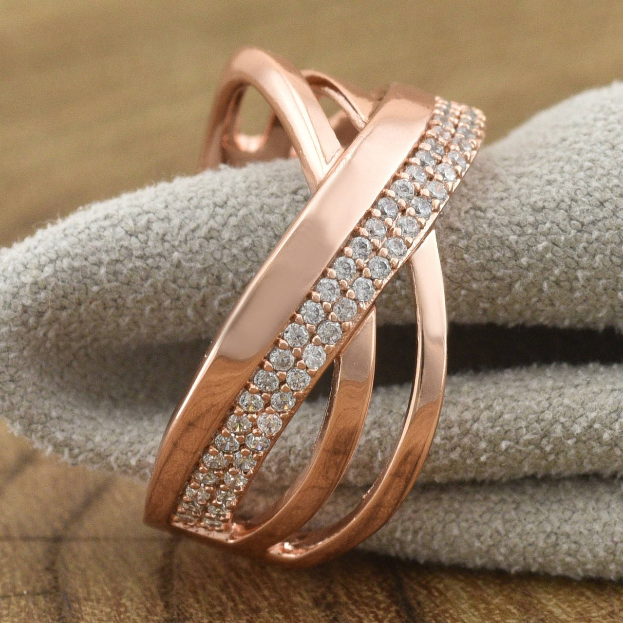 

Кольцо Xuping 30993 белые фианиты позолота РО размер 16