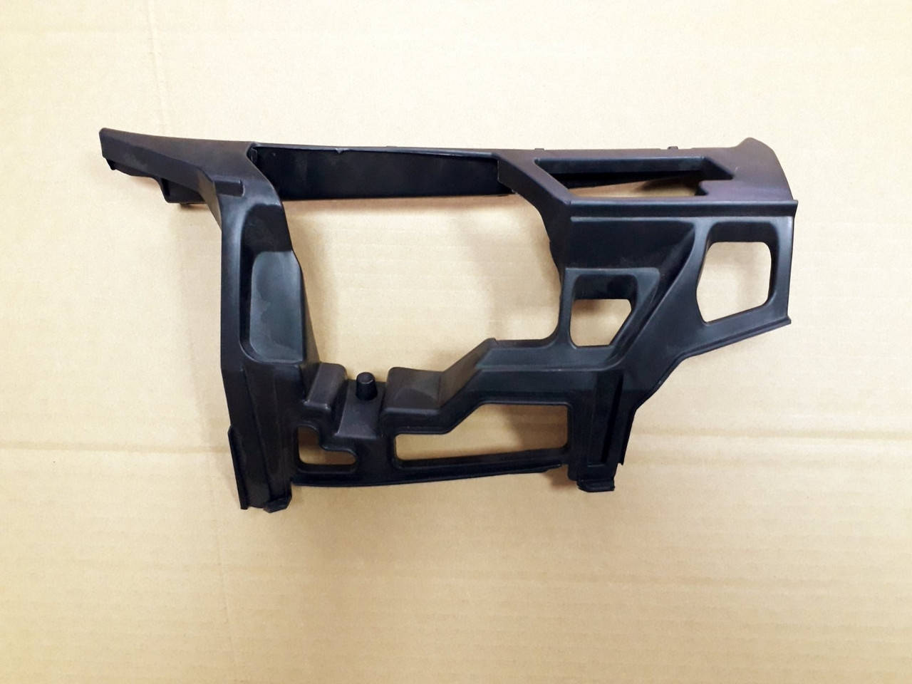 

Кріплення бампера переднього праве (біля крила) VOLKSWAGEN GOLF VI 2009 - 2012 5K0807724B