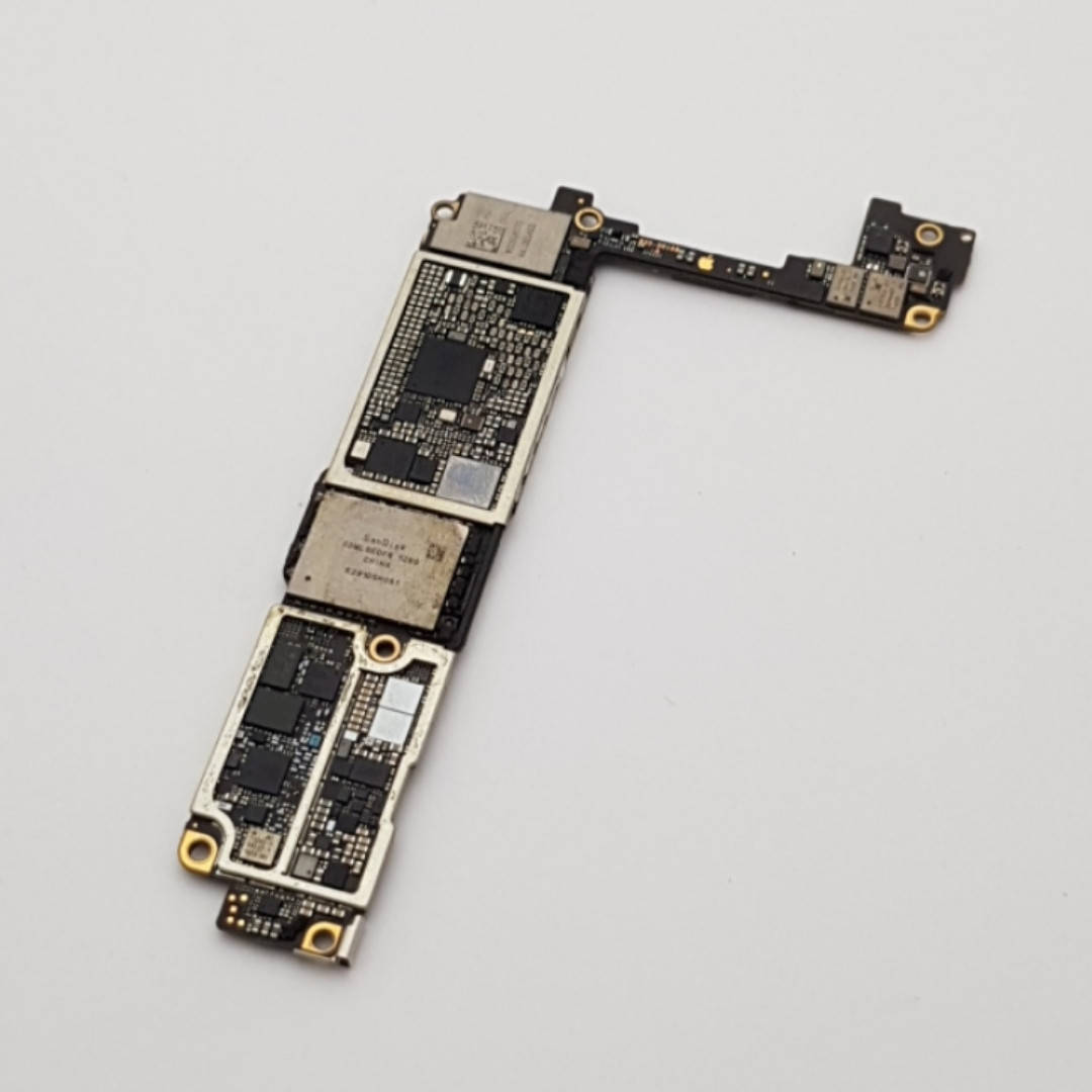 

Нерабочая материнская плата (донор) Apple Iphone 7 (нерабочая флэш)