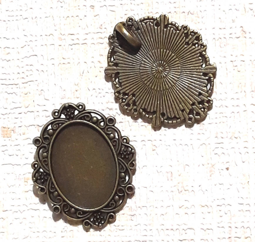 

Основа сеттинг для кулона под кабошон овальный Бронза 38х32 мм кабошон 25х18 мм