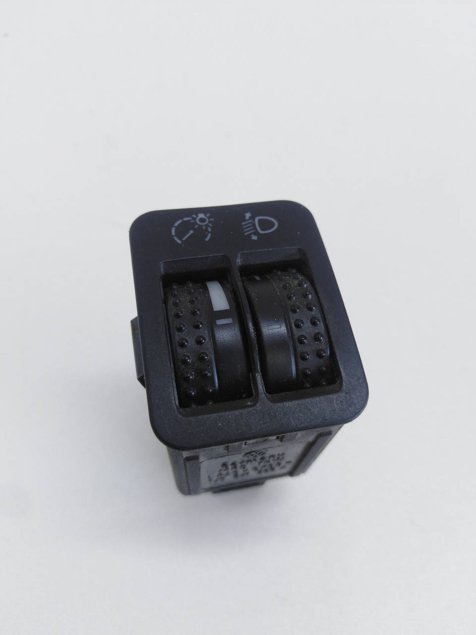 

Кнопка корректора фар Volkswagen Golf 4, Гольф 4. 1J094133A.