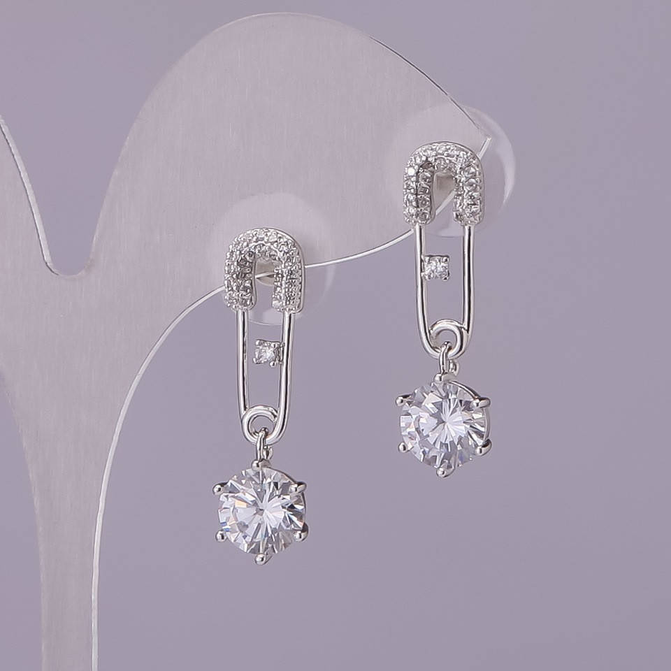 

Серьги пусеты Булавка с белыми кристаллами серебристый металл 9х30мм