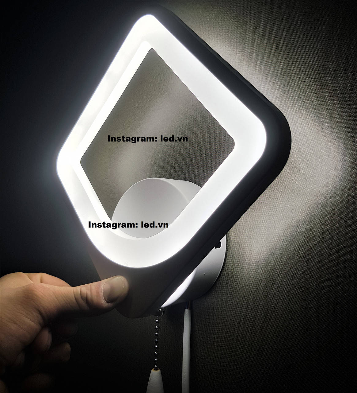 

Современное светодиодное бра led белый квадрат