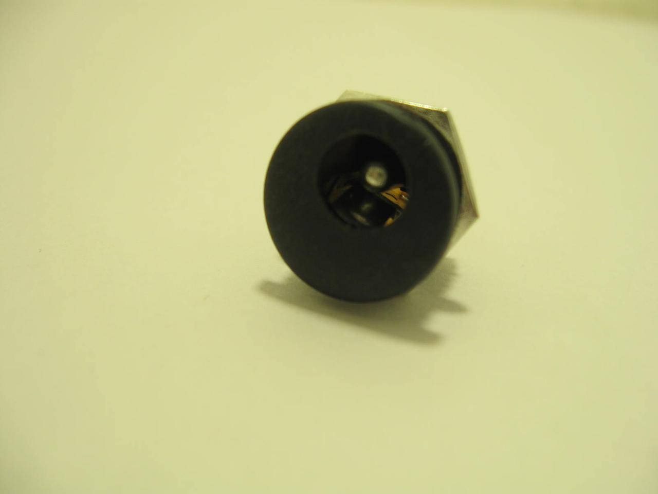 

Гнездо питания монтажное с гайкой, 5.5x2.5mm, (d 10mm)