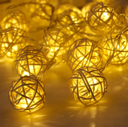 

Гирлянда клубочки - 2м (20 LED) батарейки в комплект не входят
