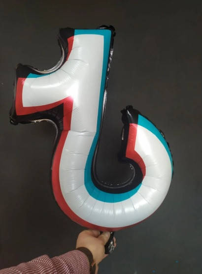 

Фольгированный шар большая фигура Tik Tok 65х62см Китай, Белый