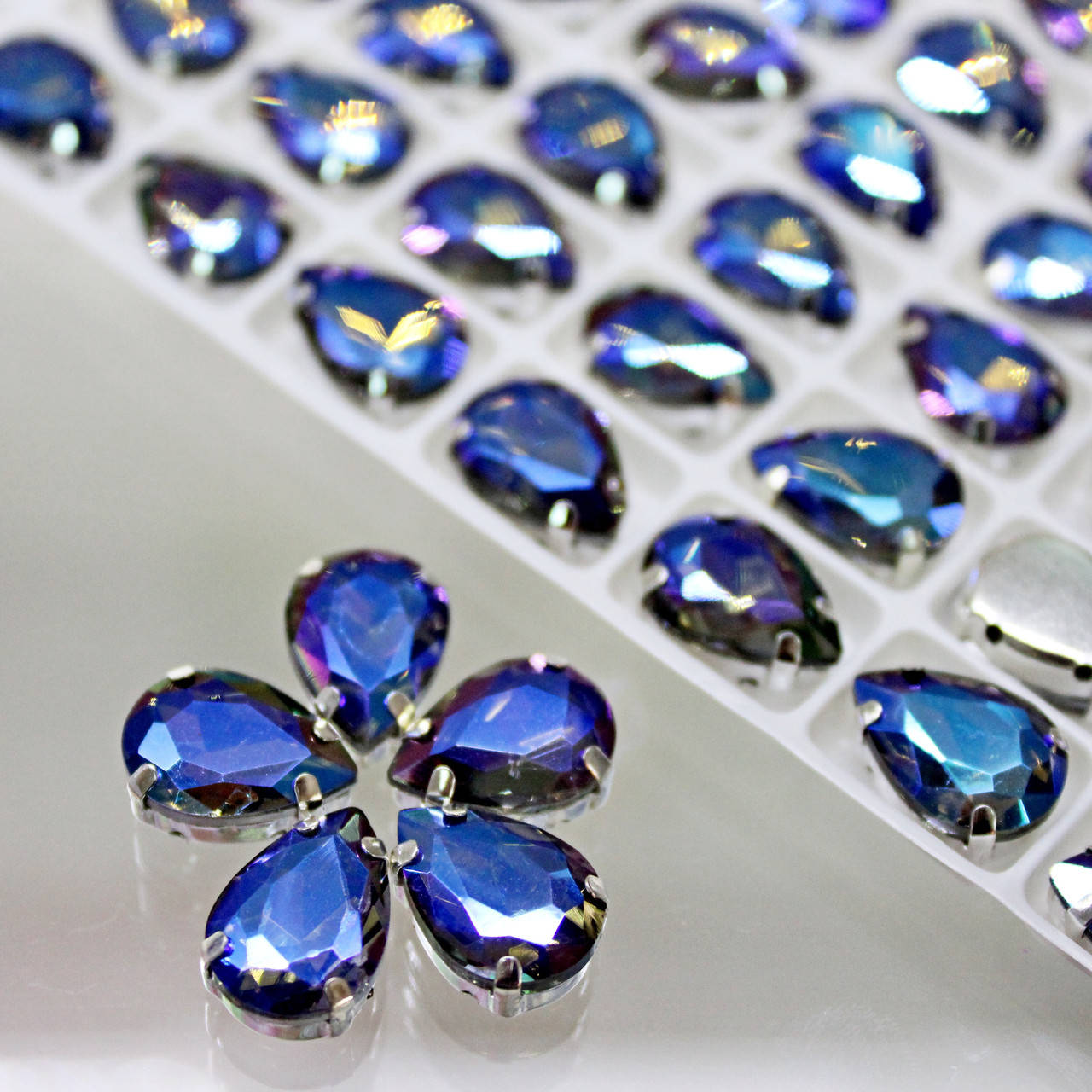 

Cтразы в цапах, Капля, Размер 10x14mm, Цвет Tanzanite AB