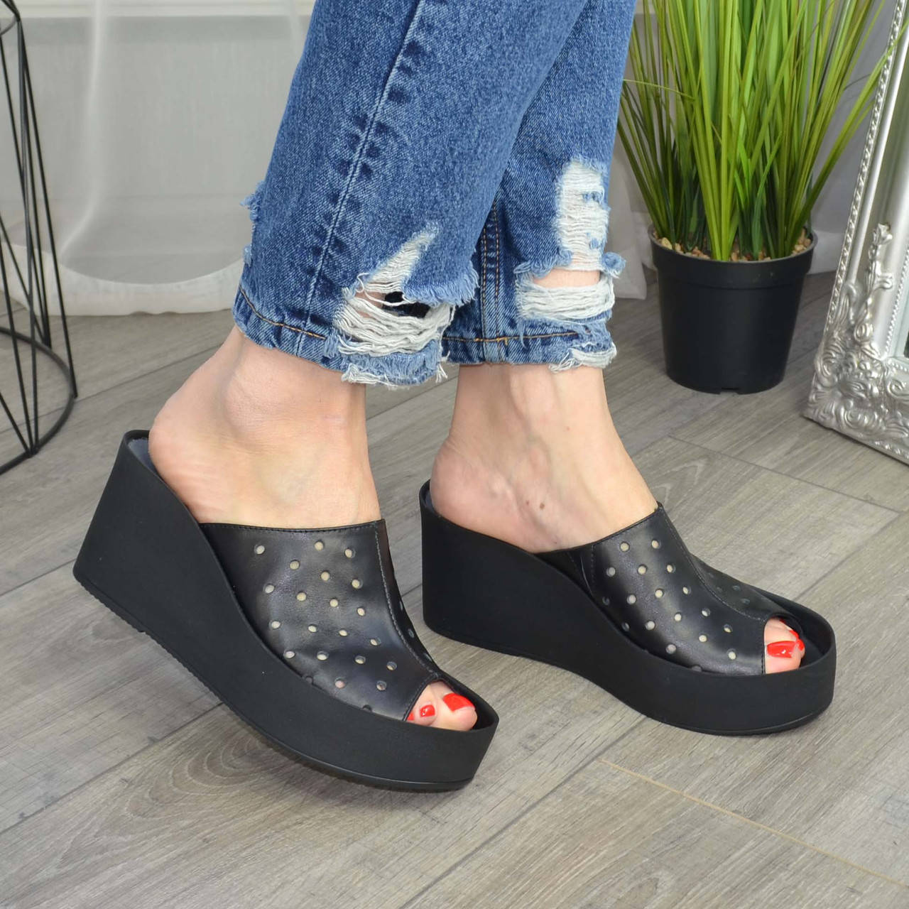 

Сабо женские кожаные на устойчивой платформе, цвет черный