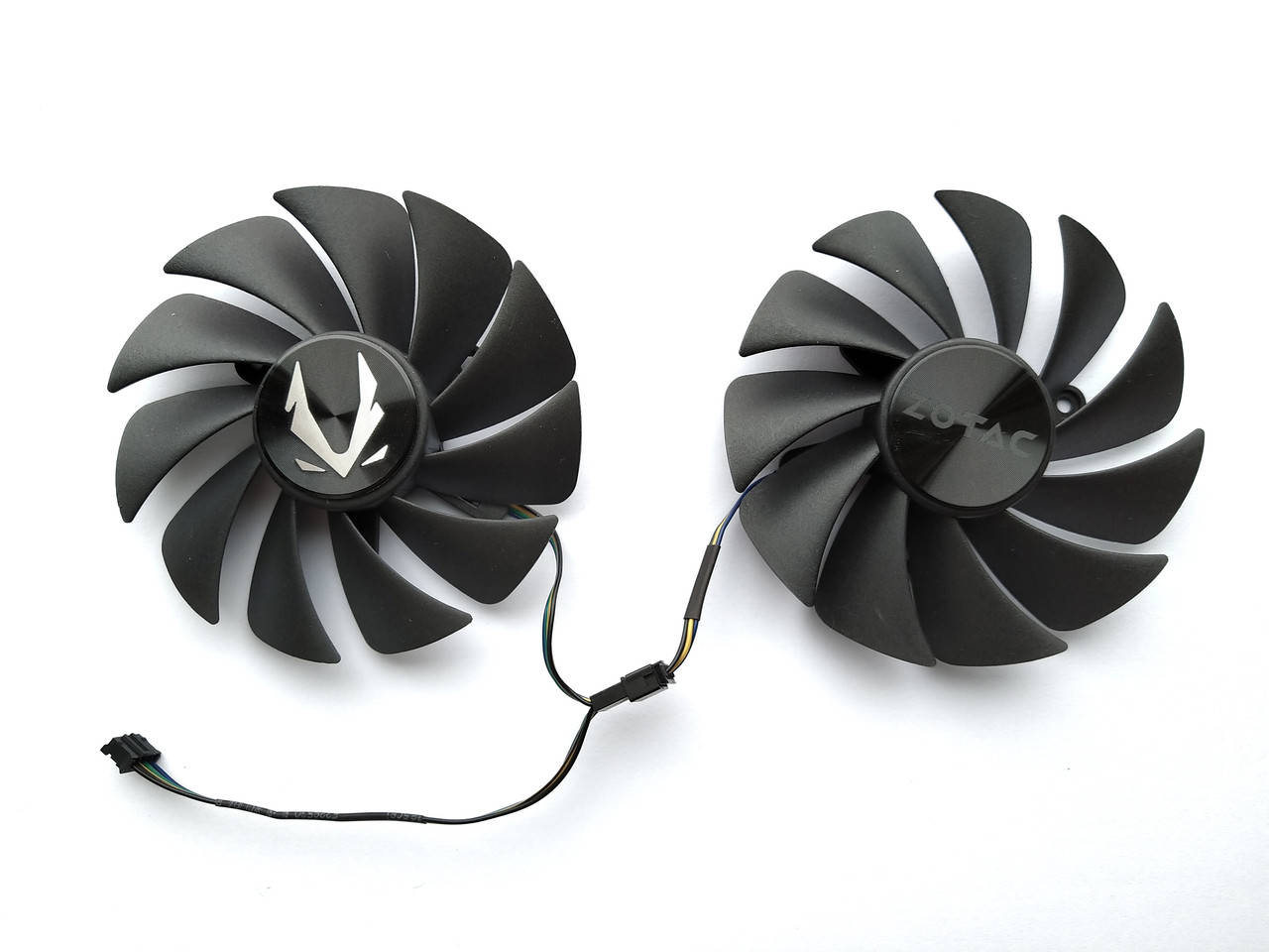 

Вентилятор Apistek для видеокарты Zotac GA92S2U (CF9015H12S) комплект 2 шт (№368.2)