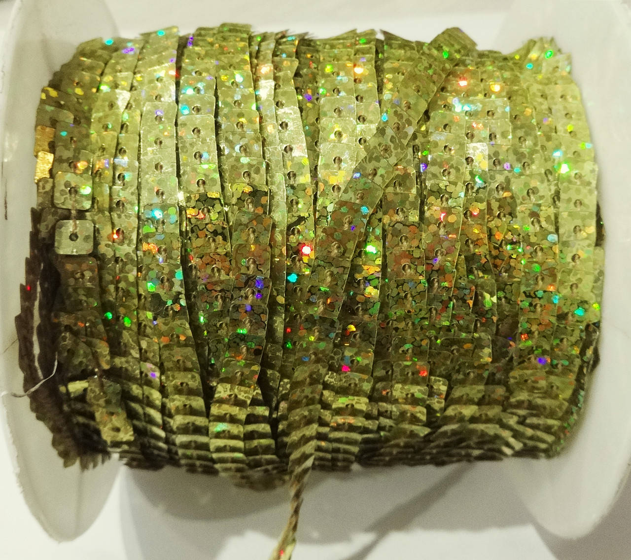 

Тесьма пайетки 5*5 мм светлое золото голограмма, Золотистый