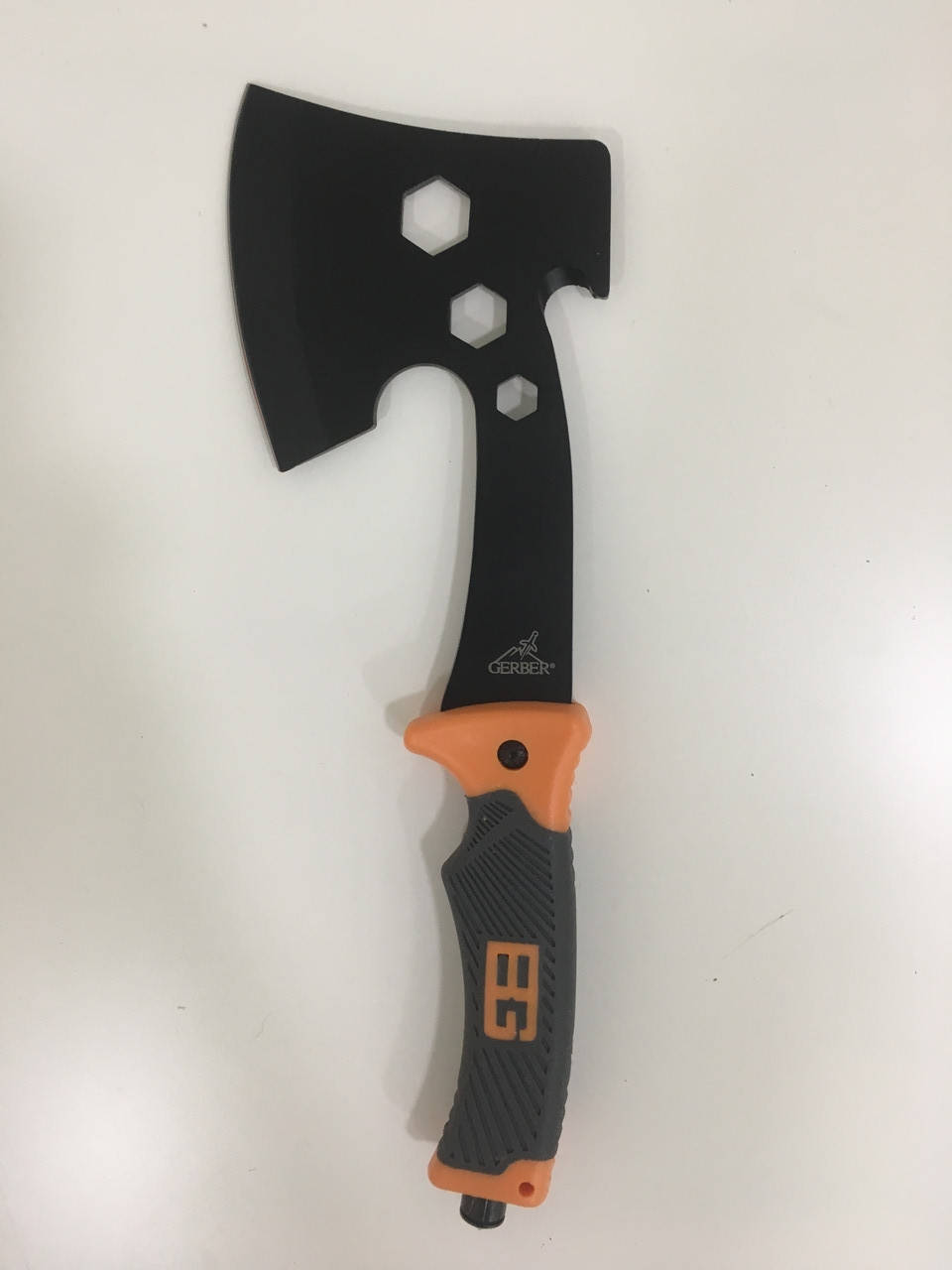 

Сокира туристична Gerber 29 см з отворами під шестигранник та гачком, Черный