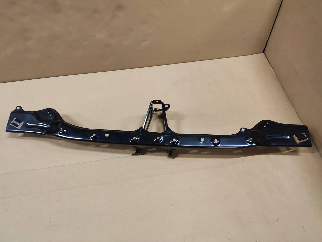 

Усилитель переднего бампера Mitsubishi Pajero Wagon IV