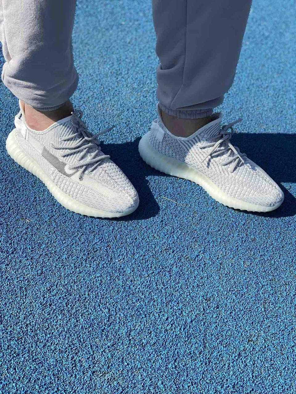 

Yeezy Boost 350 мужские кроссовки на лето. Изи буст рефлекторные светло-серые. Кроссовки сетка весна, лето 44, Светло-серый