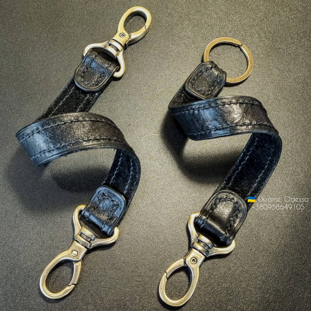 

Шкіряний шнурок, брелок для ключів чорний. Карабін для ключів., Черный