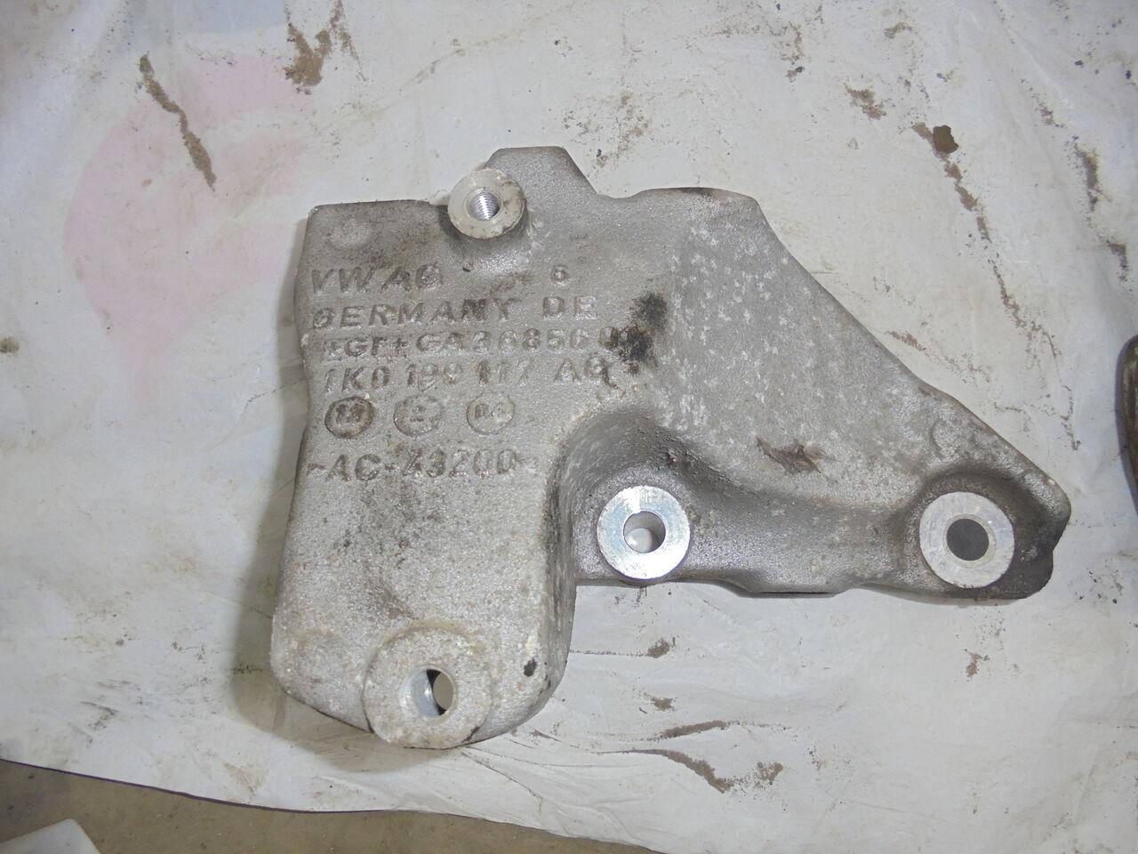 

Б/У КРОНШТЕЙН КПП VOLKSWAGEN PASSAT B6 1К0199117