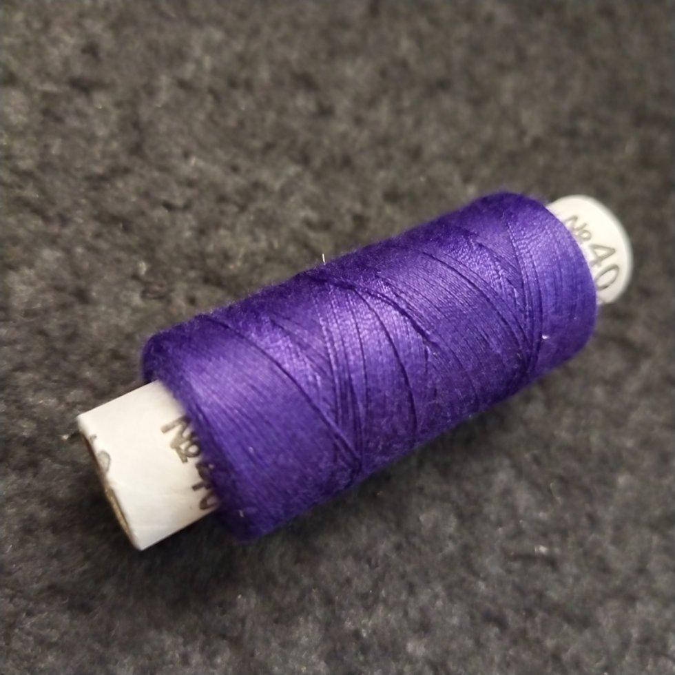 

021 Нитки в катушках, швейные 100 полиэстер 40/2 (боб 200м)