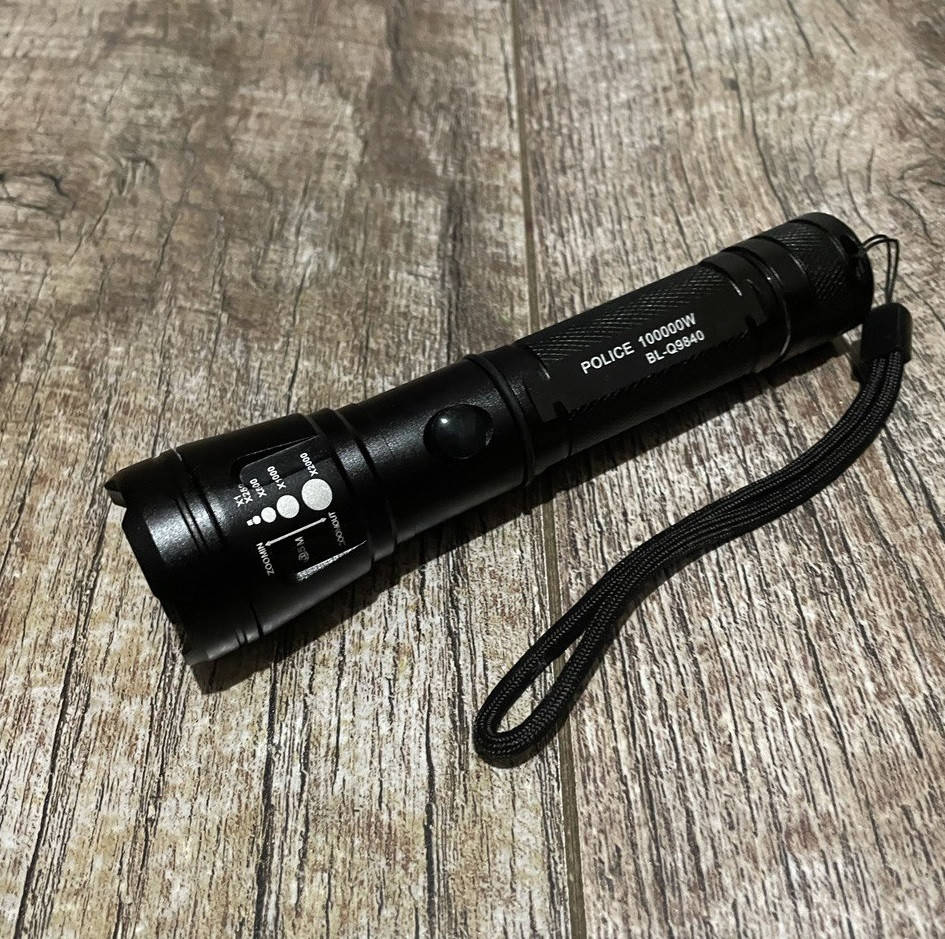 

Подствольный фонарь Police BL-Q9840 100000W с лазером, выносная кнопка, крепление, Черный