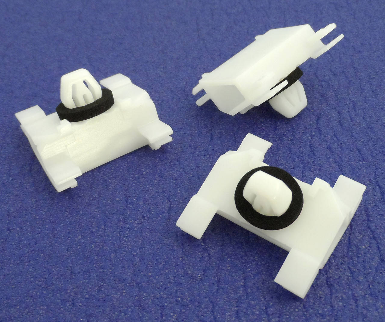 

Клипса крепления молдинга двери Land Rover / Range Rover (DYC000091)