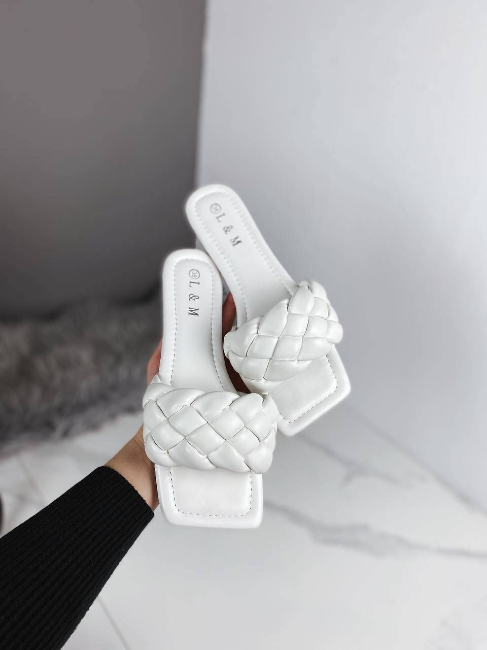 

Шлёпанцы шлепки женские кожаные белые 36 37 38 39 40