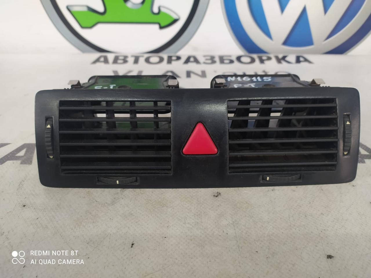 

Дефлектор (центральний) 6Y0820951 Фабія 1