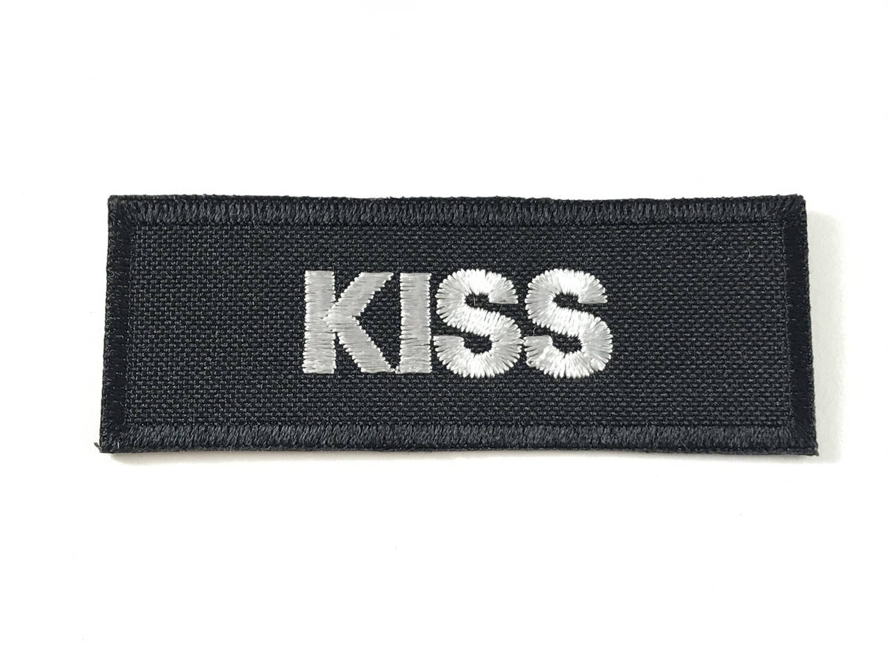 

Нашивка Kiss надпись 70х25 мм, Разные цвета