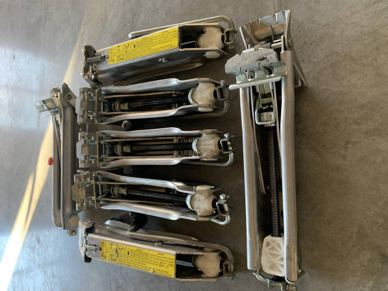 

Домкрат Домкраты на все модели Ауди Audi A2 A3 A4 A5 A6 A7 A8 Q3 Q5 Q7 Q8