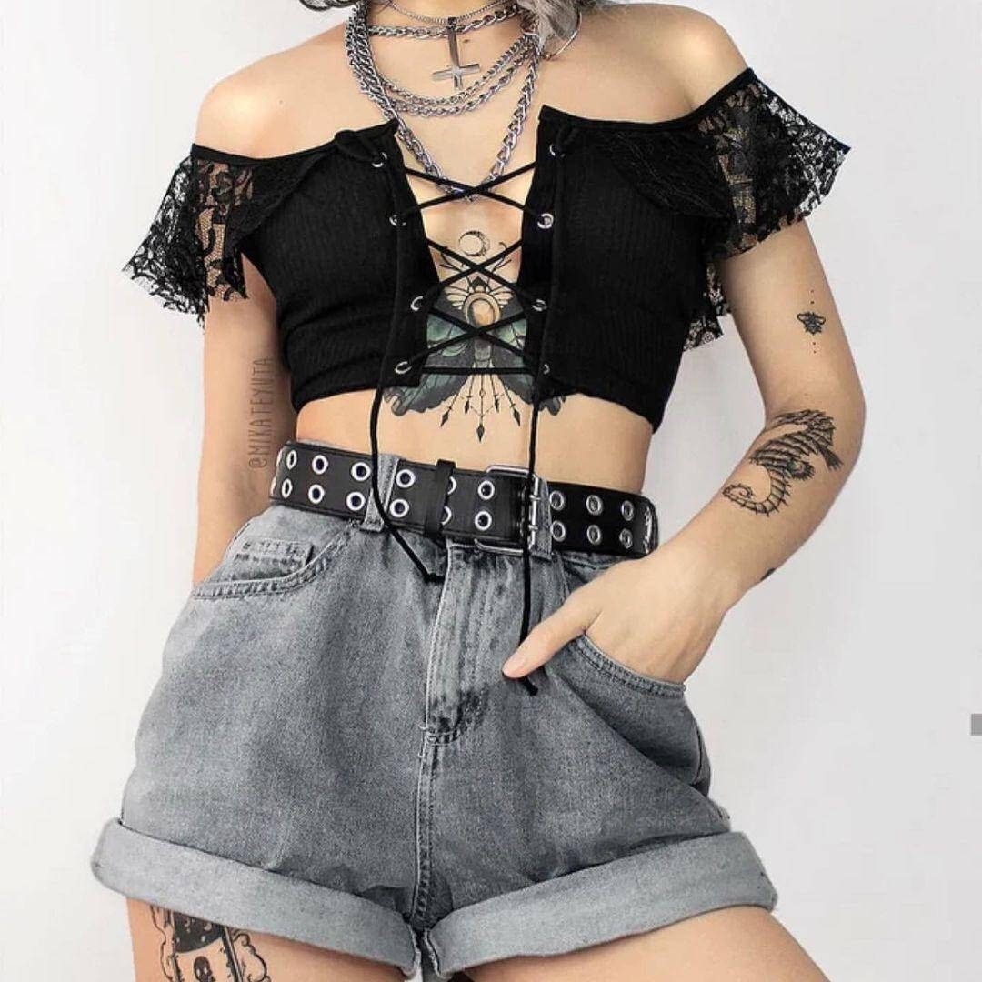 

Женский ремень с люверсами в два ряда